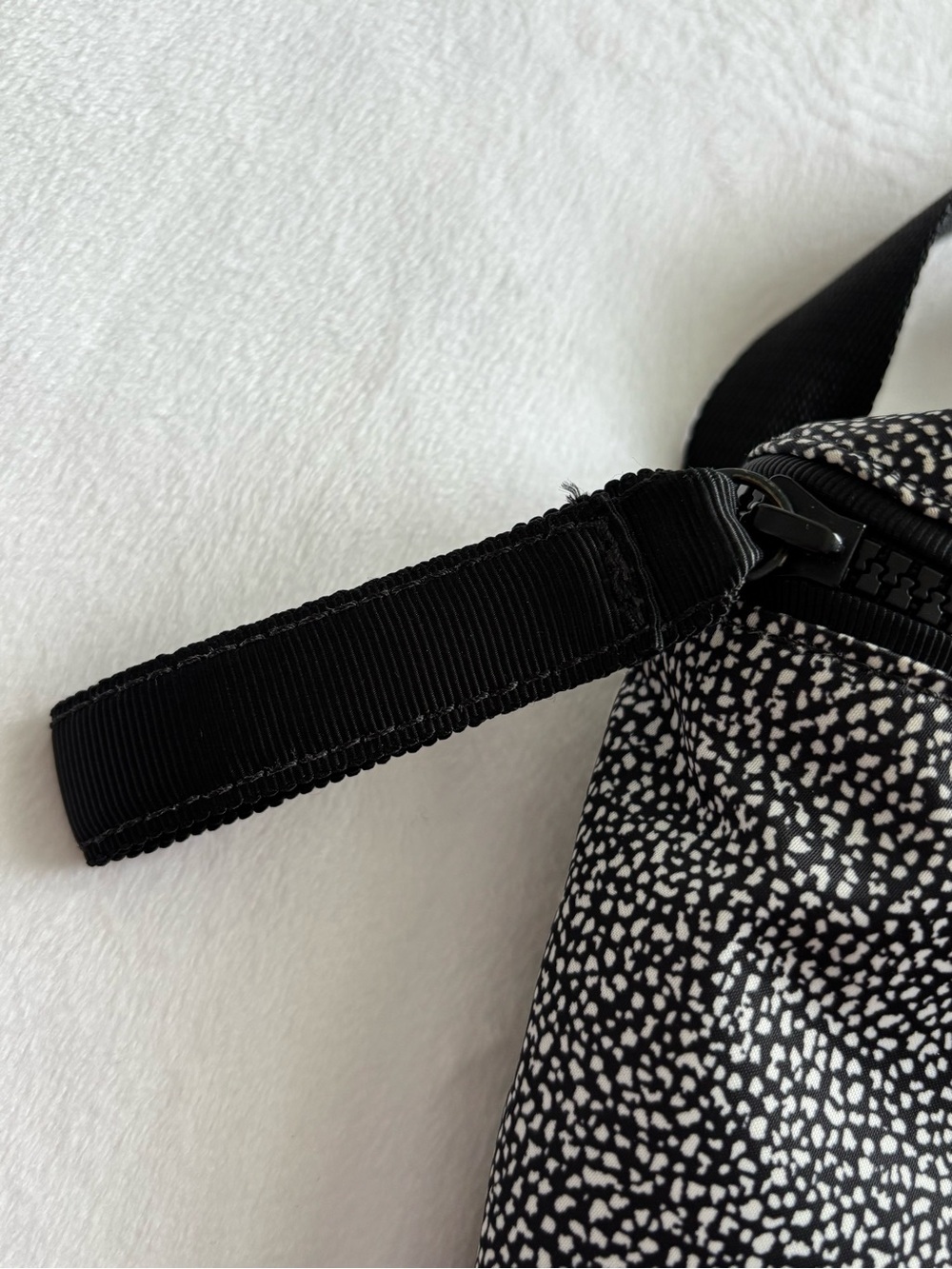 Lululemon Go Lightly Belt Bag Chakra Print Alpine White Black EUC - Picture 4 of 14